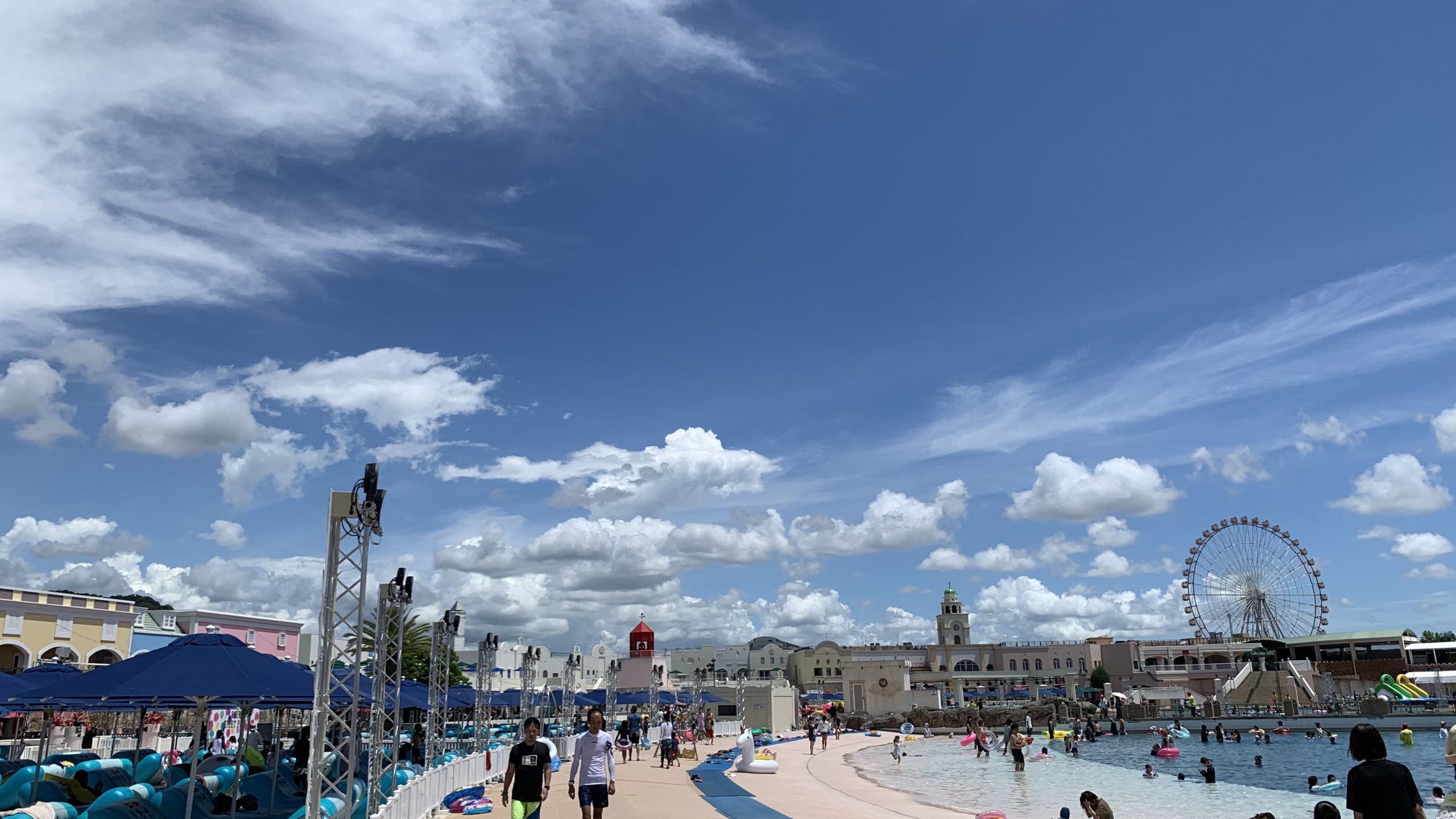 ラグーナ蒲郡！ラグナシア！ 毎年ここは80年代ハード系ロックのBGMが流れてる。 今はエアロスミス！ 今年初プール！ #ラグーナ　#ラグナシア　#Pool #80年代ロック　#夏だ